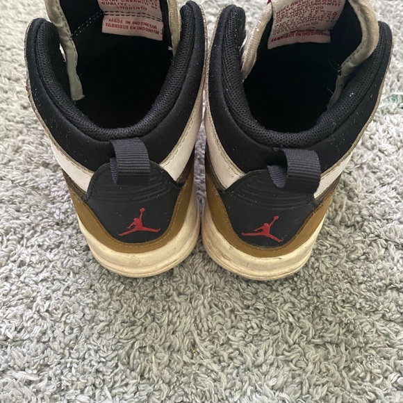 Toddler Nike Jordan Sneakers - Picture 12 of 15